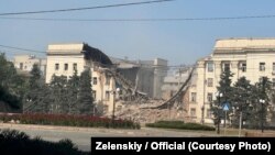 Херсон, розбита російськими авіаударами будівля Херсонської обласної державної адміністрації, червень 2025 року