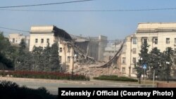 Будівля Херсонської ОДА після російських авіаударів, червень 2025 року 