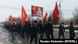 Ө.Текебаевдин жактоочуларынын Базар-Коргондогу жүрүшү. 22.10.2018.