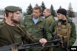 Александр Захарченко (в центре), главарь группировки «ДНР». Оккупированный Донецк, 8 сентября 2014 года