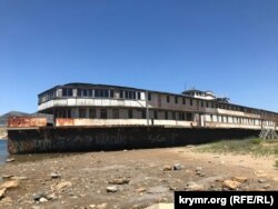 Теплохід «Князь Багратіон» в бухті Капсель, серпень 2020 року