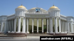 Magtymguly adyndaky milli sazly-drama teatry. Aşgabat, 2012.