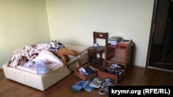 Meclis reisiniñ muavini Ahtem Çiygoznıñ evinde yapılğan tintüvniñ neticeleri. 2015 senesi yanvar 30 künü