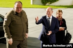 Голова Верховної Ради України Руслан Стефанчук (ліворуч) і канцлер Германии Олаф Шольц. Берлін, Німеччина, 3 червня 2022 року