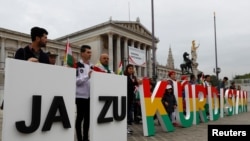 Австриядагы күрттөрдүн референдумду колдогон акциясы. Вена, 25-сентябрь, 2017-жыл.