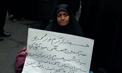 همسر کریم نورمحمدی. نام او در رسانه‌ها ذکر نشده است