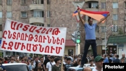 Armenia - People rally in Echmiadzin to demand the resignation of its Mayor Karen Grigorian, 16 June 2018.