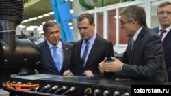 Миңнеханов һәм Медведев КАМАЗ ширкәтендә