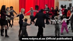 Заняття з дітьми, які мають особливі потреби, у центрі «Родина»