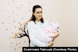 Сьвятлана Тоўсьцік з дачушкай Рагнедай