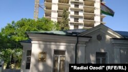 Рядом с домом-музеем Айни воздвигаются новые высотки