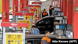 در تازه‌ترین دور افزایش بهای بنزین در ایران، بهای بنزین سهمیه‌ای به ۱۵۰۰ تومان و بنزین آزاد به ۳۰۰۰ تومان افزایش یافت.