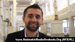 Давид Арахамія зазначив також, що всі члени поточного уряду «мають шанси» залишитися в новому складі Кабінету міністрів, але один міністр «точно» збереже посаду