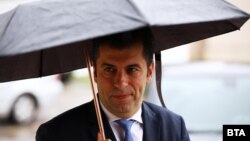 Кирил Петков пристига в Софийската градска прокуратура