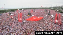 Напередодні у Стамбулі відбувся кількамільйонний мітинг на підтримку опозиційного кандидата Мухаррема Індже