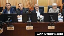 حضور فخرالدین دانش آشتیانی (نفر دوم از چپ) در کمیسیون آموزش مجلس برای ارائه توضیحات در مورد سند ۲۰۳۰