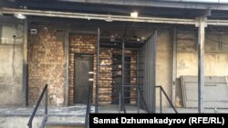 Вход в ночной клуб "Гараж 312".