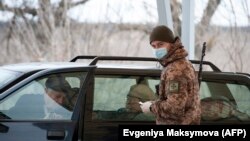 Минулої доби прикордонники здійснили 6,9 тисячі пропускних операцій, йдеться в повідомленні