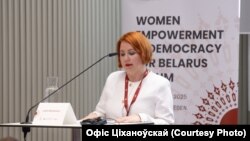 Юлія Міцкевіч выступае на форуме