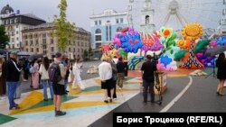 Велетні-звірі та рослини з картин Марії Примаченко, переосмислені CHIAOZZA, Київ, вересень 2025 року