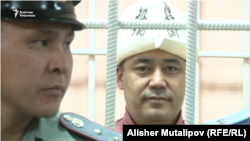 Садыр Жапаров сот залында. 2017-жыл. 