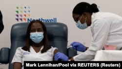 АКШда ушул күнгө карата 33 миллиондон көп адам вакцинанын бир же эки дозасын алды, бул жалпы жарандардын 10 пайызын түзөт.