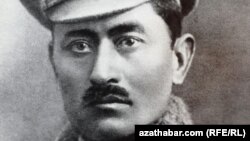 Gaýgysyz Atabaýew (1887-1937), TSSR Halk Komissarlar Sowetiniň başlygy, 1933 (Arhiwden alnan surat)