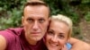Aleksei Navalny and his wife Yulia Navalnaya pose for a picture in 2020.