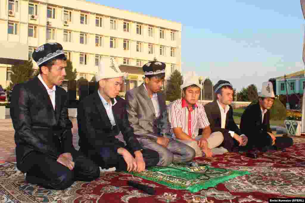 Первый праздничный намаз в Оше после 2005 года