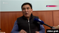 6-октябрда кызматтан кетүү тууралуу арызын жазган Ош шаарынын мэри Таалайбек Сарыбашов 7-октябрда кызмат ордуна кайтып келгенин билдирди. Ош шаары. 7-октябрь, 2020-жыл.