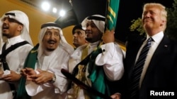 US President Trump dances with a sword during a welcome ceremony in Saudi Arabia in 2017.