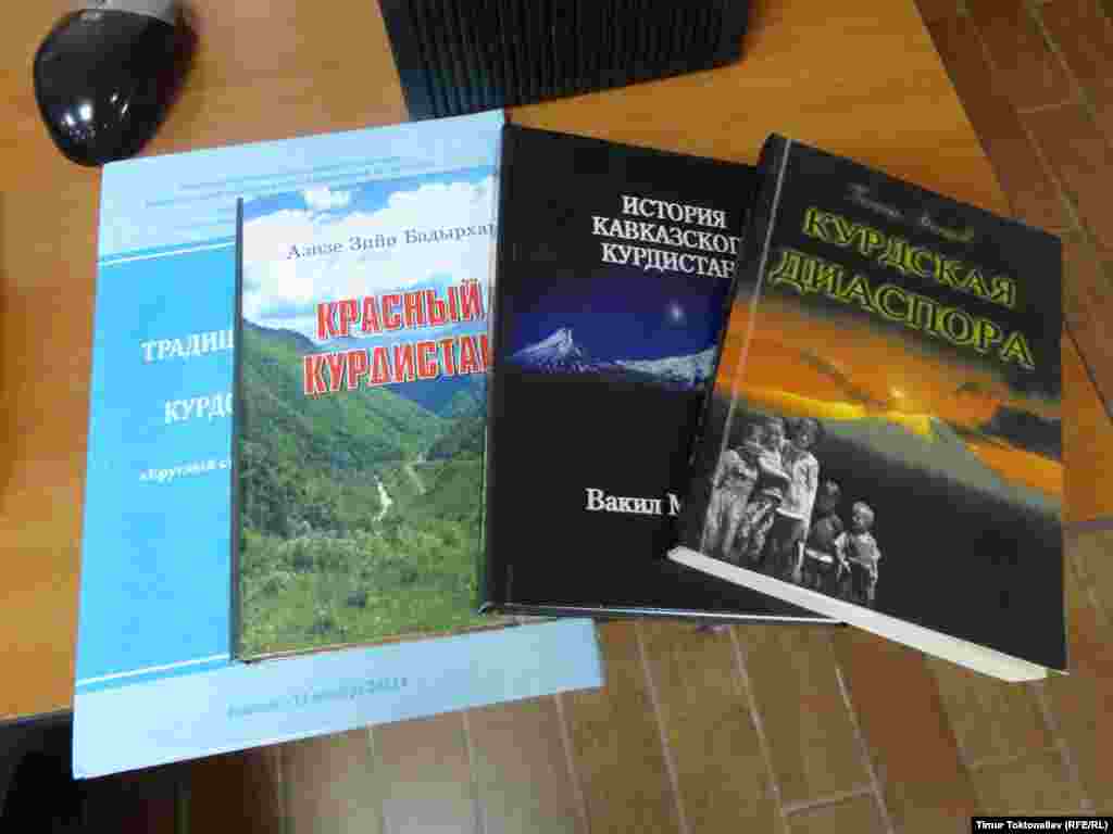 Аскеровдун айтымында, Ала-Тоодо турган күрттөрдүн арасында өзүнүн маданиятына кызыгуу аз, бирок акыркы жылдары активдүү күрт жаштары улуттук маданиятка кызыга баштаганы кубандырат.&nbsp;&nbsp; 