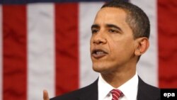 باراک اوباما به هنگام ايراد سخنرانی در برابر کنگره، واشنگتن، سه‌شنبه ۶ اسفند ۱۳۸۷