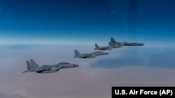 Голова Об’єднаного комітету начальників штабів США заявив, що для захисту відведення військ до Афганістану відправили шість бомбардувальників B-52 та 12 винищувачів F-18