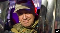 Телеграм-канали Mash і «Ротонда» пишуть, що Пригожин розпустив медіахолдинг «Патриот», у тому числі і «фабрику тролів» («Агентство інтернет-розслідувань»)