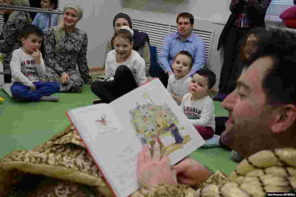 Әкиятчене авыз ачып тыңладык...