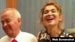 Президент Каримов кызы Гүлнара менен. (Сүрөт качан тартылганы белгисиз.)