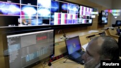 Грузинское законодательство обязывает кабельных операторов строго придерживаться принципов "маст керри" и "маст оффер". Как утверждают в Национальной комиссии по коммуникациям, в рамках нынешней предвыборной кампании каких-либо жалоб на то, как действуют вышеуказанные принципы, не поступало