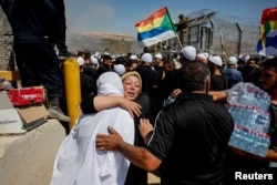 Представители на друзкото малцинство се срещат на границата между Сирия и окупираните от Израел Голански възвишения, 16 юли 2025 г.