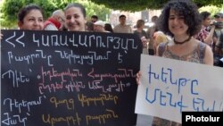 Акция протеста перед зданием правительства (архив)