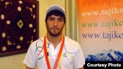 Юсуф Абдусаломов, барандаи медали нуқраи Олимпиадаи Пекин роҳхати бозиҳои олимпии Лондонро низ ба даст овард.