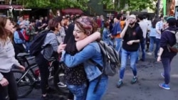 Ереванда премьердин кызматтан кетишин майрамдашууда