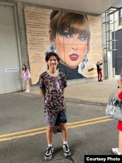 Айдан-Азамат - фанат певицы Тейлор Свифт.