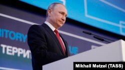 Володимир Путін під час виступу на міжнародному арктичному форумі в російському Архангельську 30 березня 2017 року