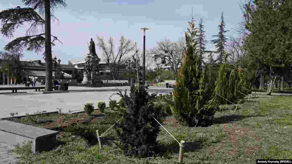 Yekaterina bağçasında tuya, aqçam ve naratlar saçtılar