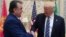 Эмомалӣ Раҳмон ва Доналд Трамп ҳангоми дидор дар шаҳри Риёз дар моҳи майи соли 2017