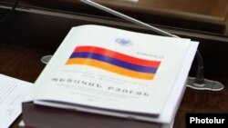 По словам эксперта, парламент будет торпедировать все те законопроекты или программы, которые будут представлены правительством