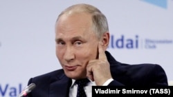 Президент РФ Владимир Путин на ежегодном заседании Международного дискуссионного клуба "Валдай". Сочи, 18 октября, 2018 года