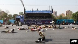 در حمله به رژه نیروهای مسلح در اهواز ۲۵ نفر کشته و ۶۹ نفر مجروح شدند