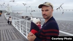 Симоне Бонески баласы менен.